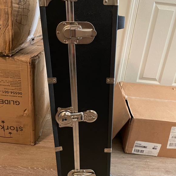 Seward Trunk with Wheels and Lock - Picture 3 of 9